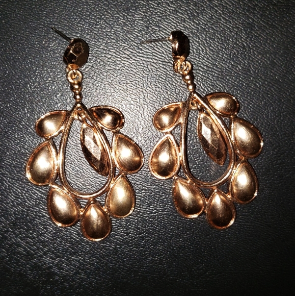Beautiful Rose Gold Tone Dangle Earrings - Picture 2 of 2